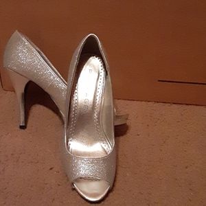 SPARKLY HEELS!